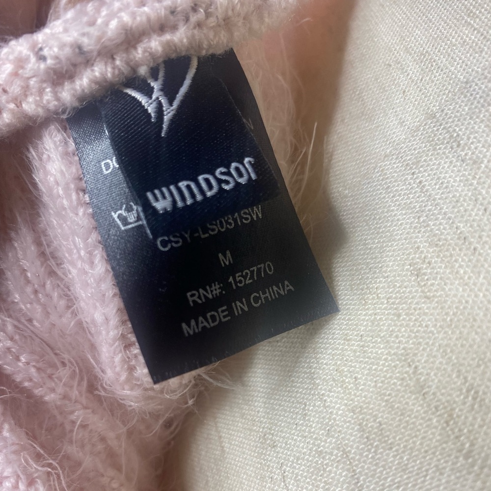 🚫SOLD🚫NWOT Windsor off the shoulder eyelash/ fuzzy knit cropped sweater sz M - Picture 10 of 10